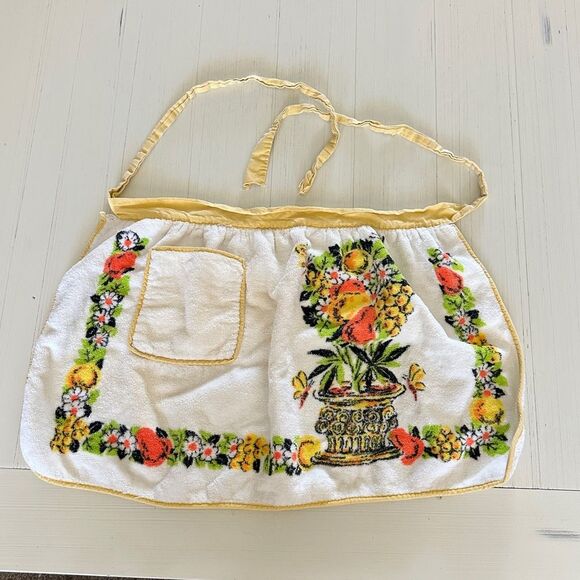 Vintage 70's Apron Half Waist Tie White Yellow Food Vegetable Fruit Dragon Fly - Picture 1 of 8